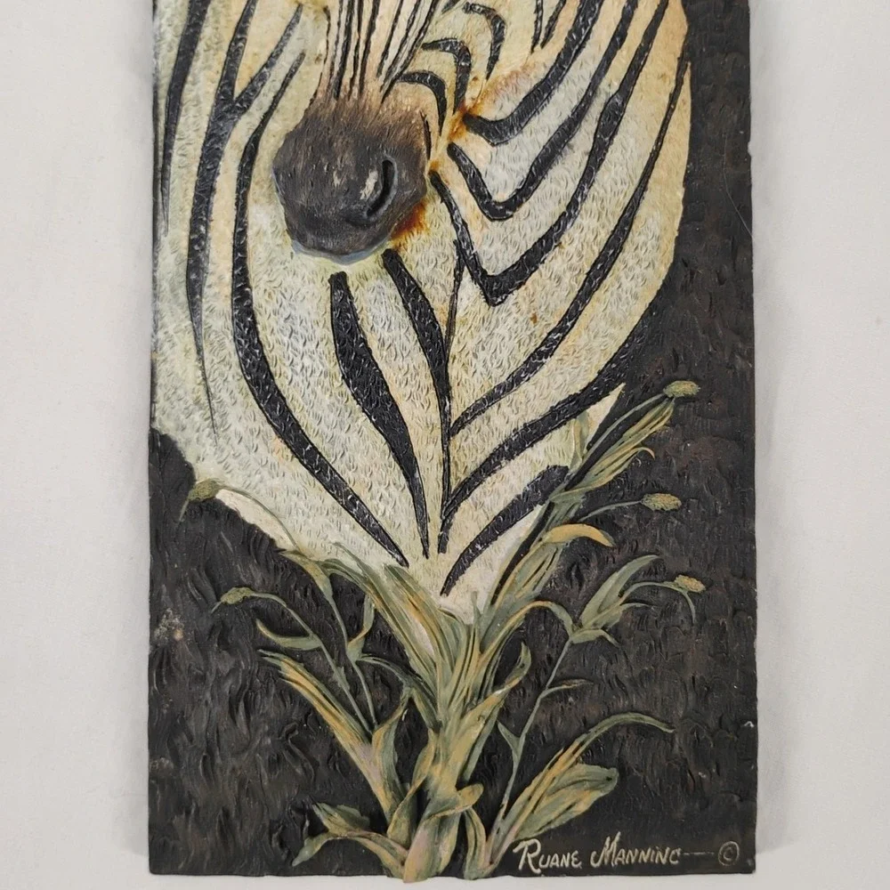 Ruane Manning 2pc Painted 3D Wildlife Resin Plaques Lion &‎ Zebra Safari African